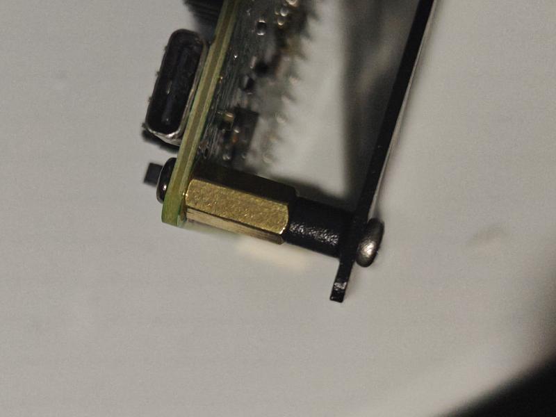 Photo showing the alternate arrangement of the standoffs